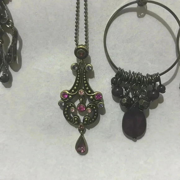 Chandler earrings. Dangling bead earrings and a pink/ purple chandler necklace - Picture 3 of 4